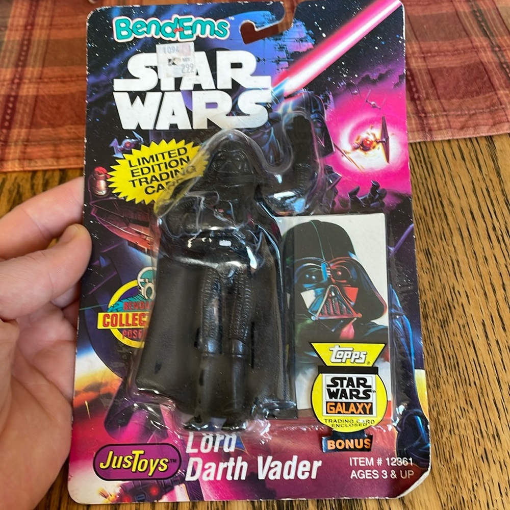 Vintage 1993 Star Wars Darth Vader w Ltd Edition Trading Card, BendEms JusToys